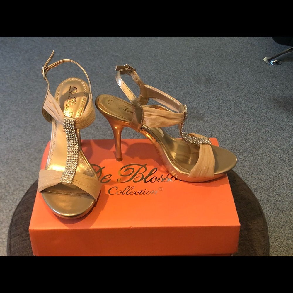 Dress shoes in size 7